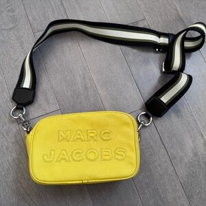 Marc Jacob’s women crossbar fashion yellow bag